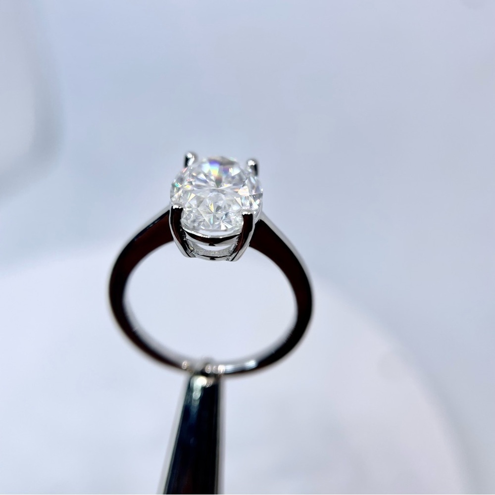 Oval Cut Moissanite Ring Solitaire Engagement Ring 4.5 Ct GRA Certified 18K /925 - Picture 5 of 10